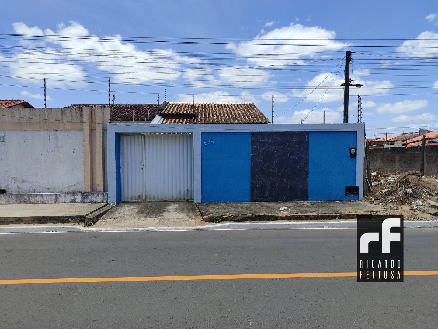 Casa à venda com 3 quartos, 82m² - Foto 1
