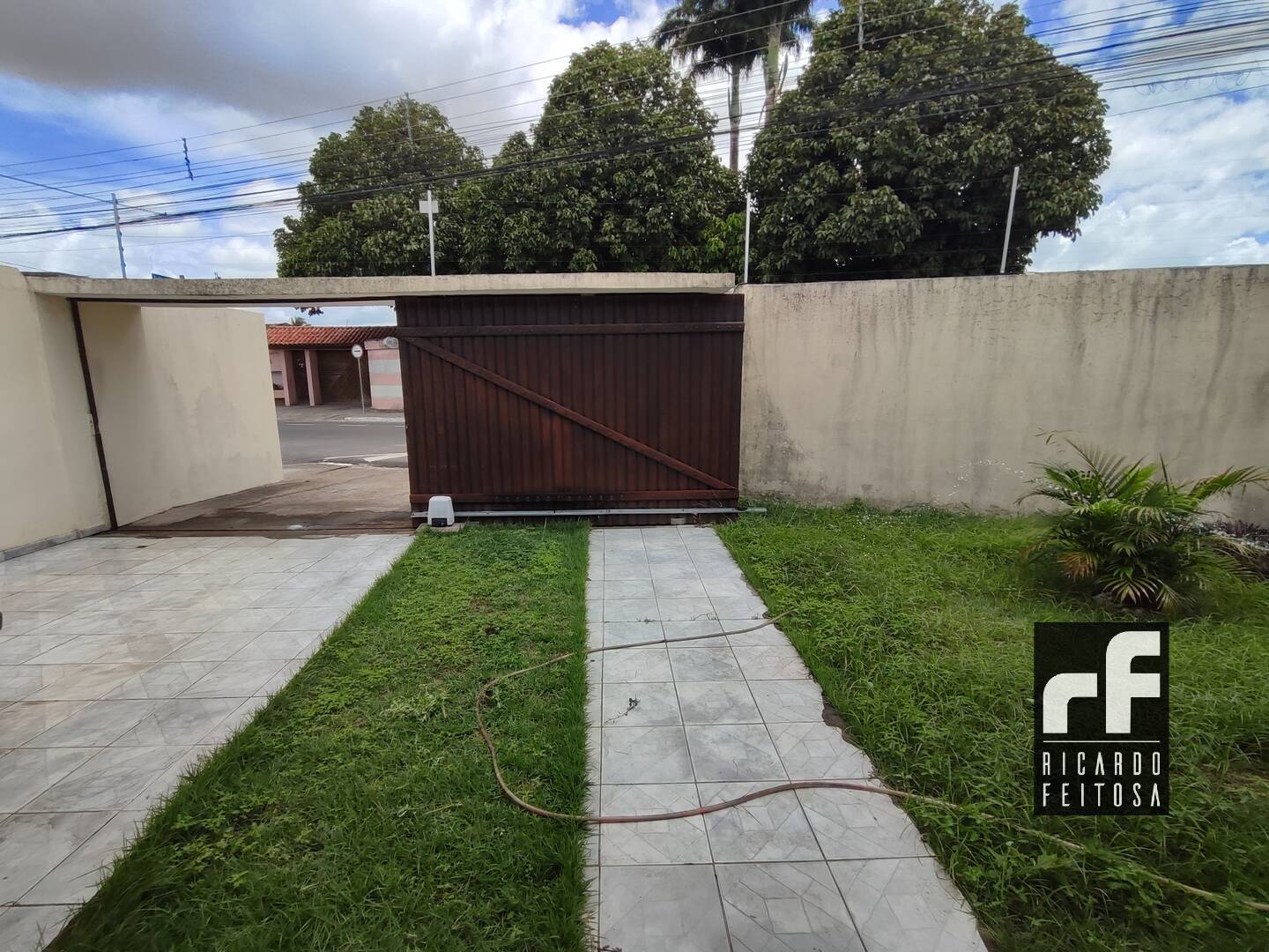 Casa à venda com 3 quartos, 156m² - Foto 1