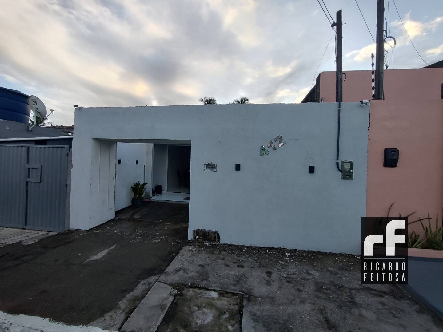 Casa à venda com 3 quartos, 91m² - Foto 1